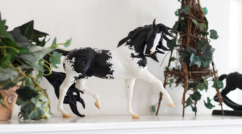 a BREYER 馬のオーナメント　５種セット Amazon.com: Breyer Horses Traditional Series Limited Edition