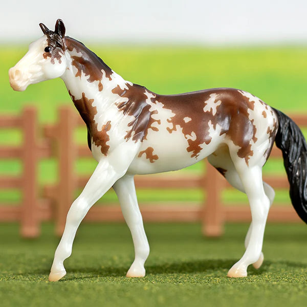 About the Stablemates Club — BreyerHorses.com