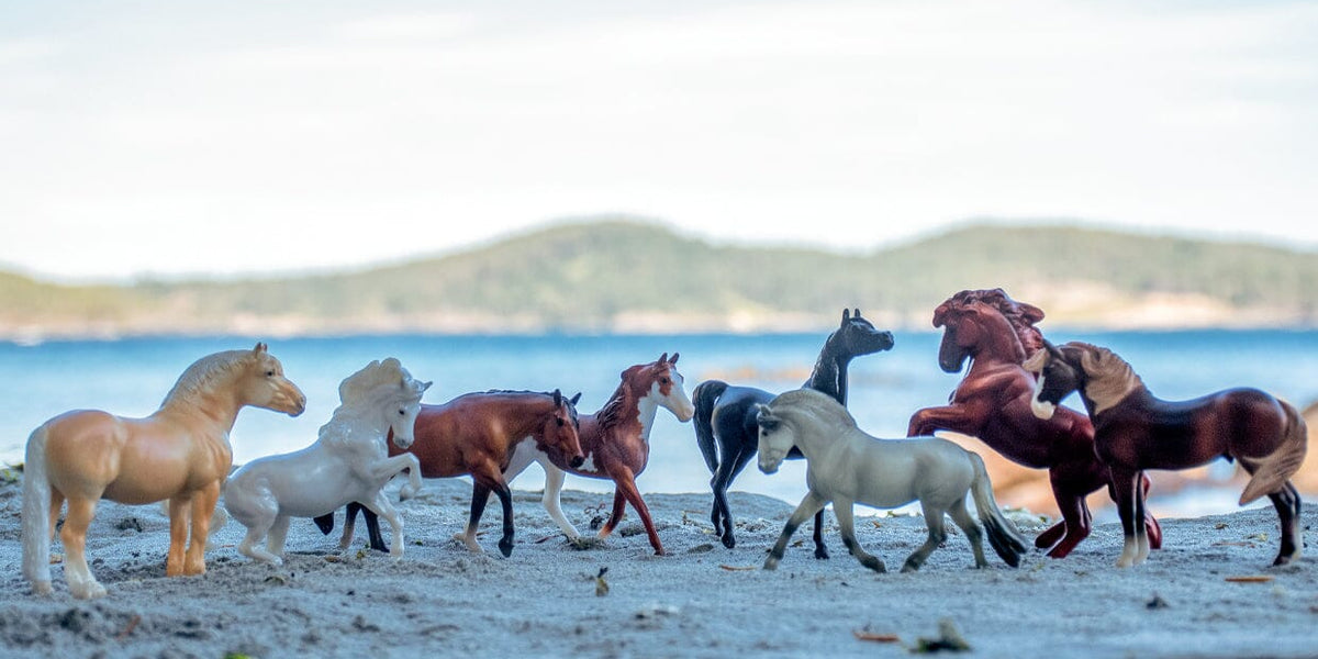 Deluxe Horse Collection — BreyerHorses.com