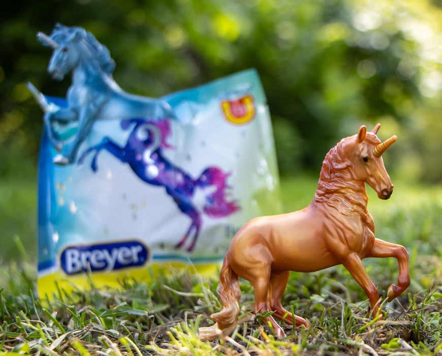 BREYER Stablemates Mystery Surprise Unicorn Chasing Rainbows Orchid #6056 Croi