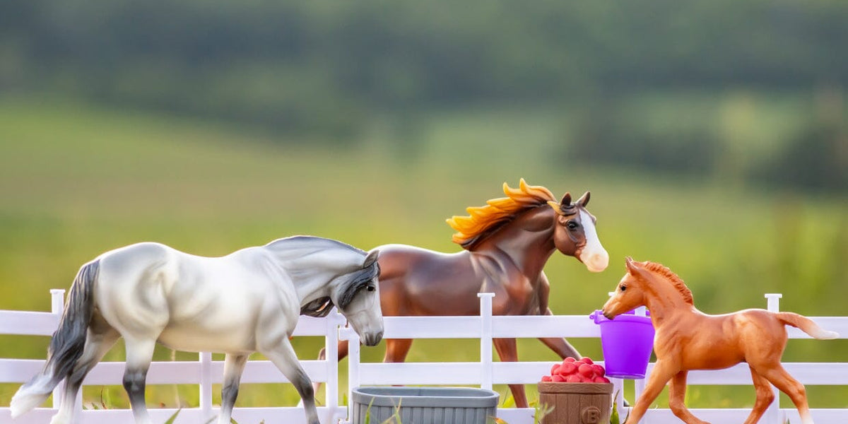 【breyer】馬のフィギュアセット 親子 Playful Pony Family — BreyerHorses.com